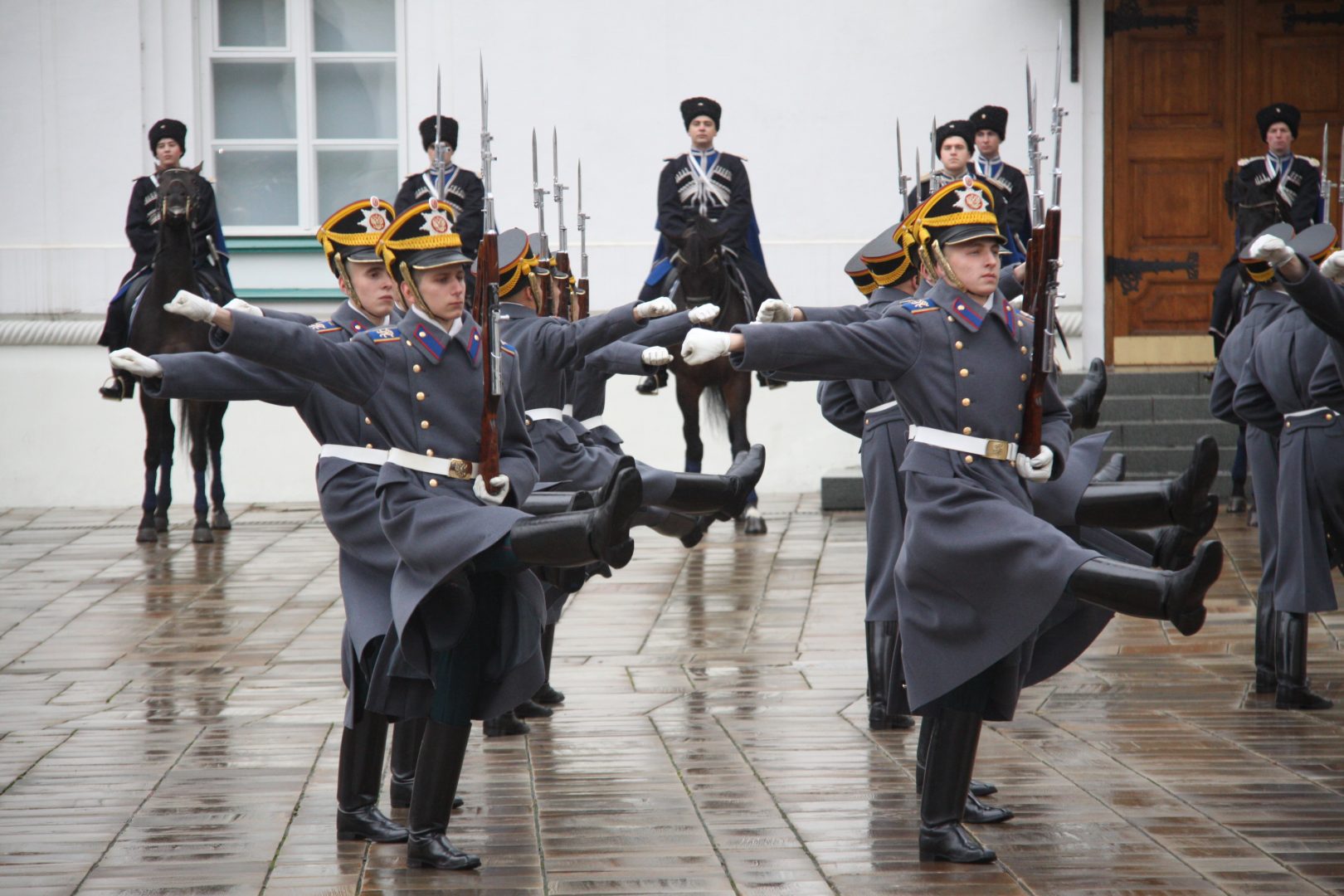 Военнослужащие закроют 14-й сезон развода караулов. Фото: архив, «Вечерняя Москва»