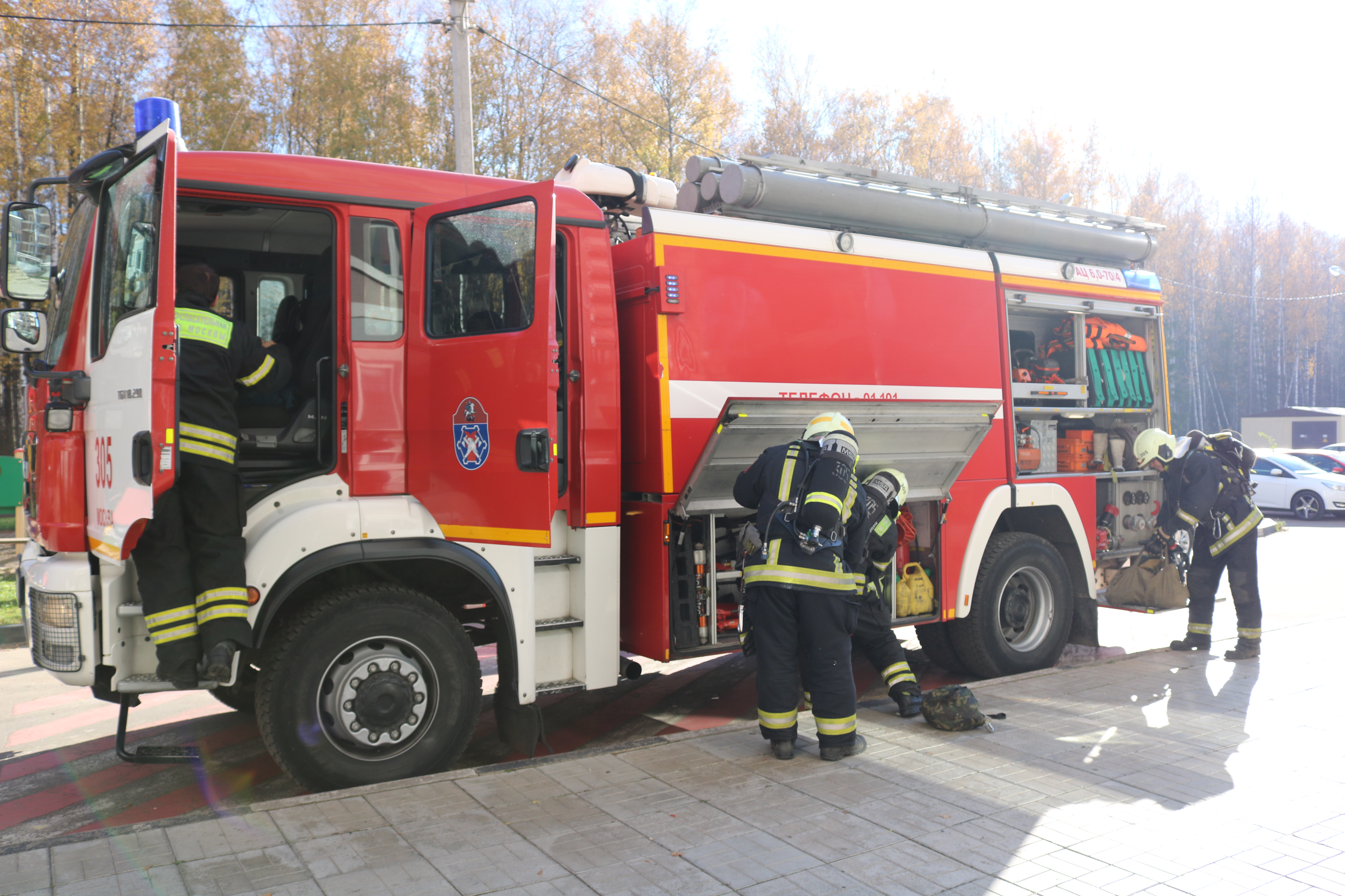 Пожарные 305-го пожарно-спасательного отряда провели учения в ТиНАО