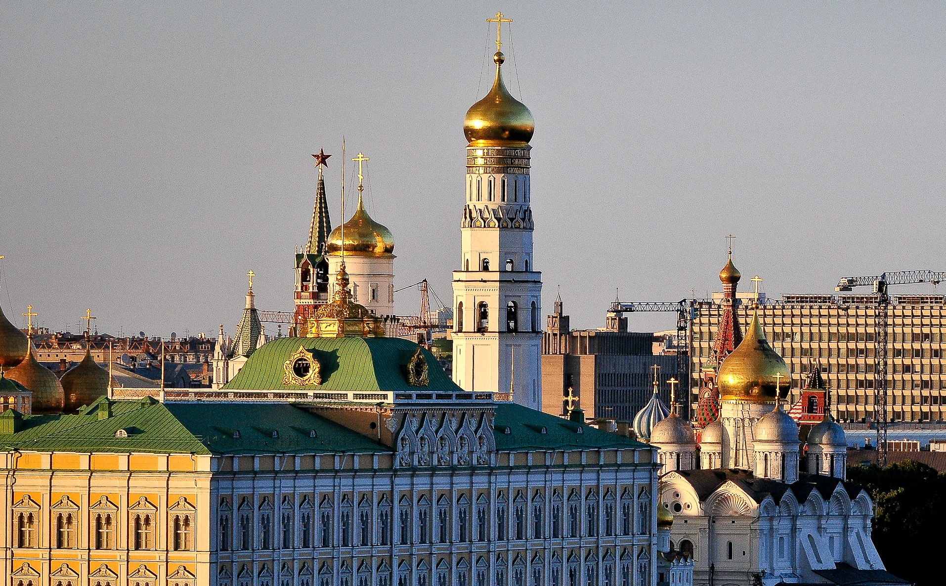 Кремль перевел музеи на «зимнее расписание» и закрыл колокольню «Иван Великий»