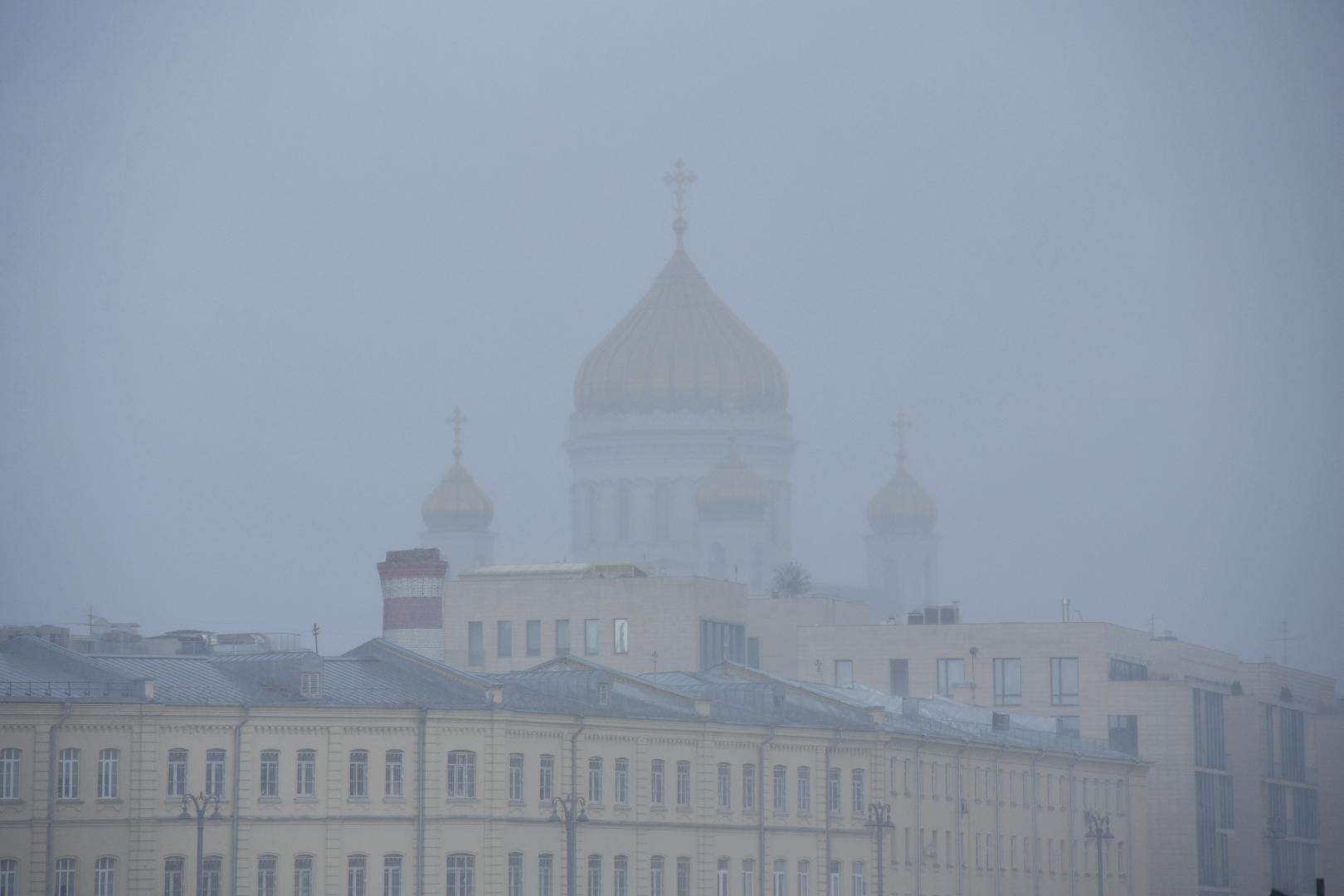 Теплые дни и холодные ночи приведут к туману в Москве