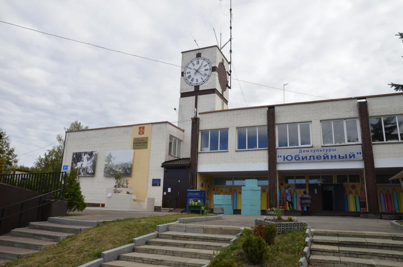 Книжная выставка «Юбилейный калейдоскоп» открылась в Доме культуры Роговского