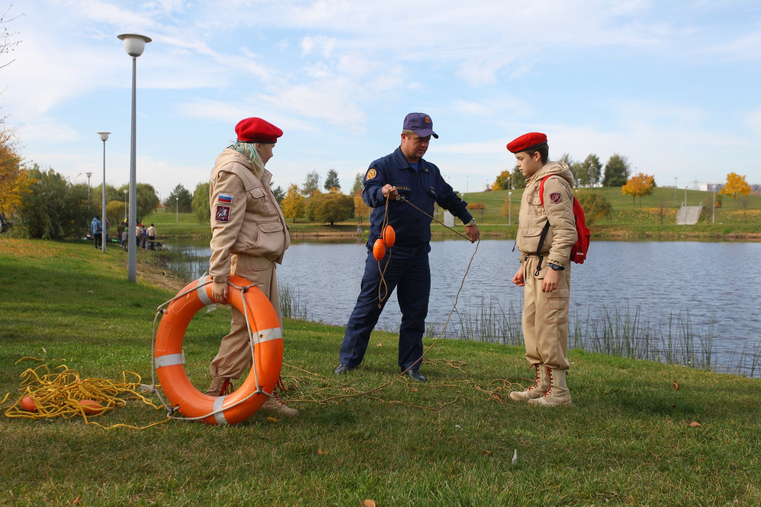 Водные спасатели провели мастер-класс для рыбаков