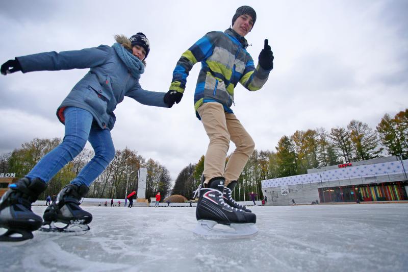 В Москве к воскресенью откроют 17 катков с искусственным льдом