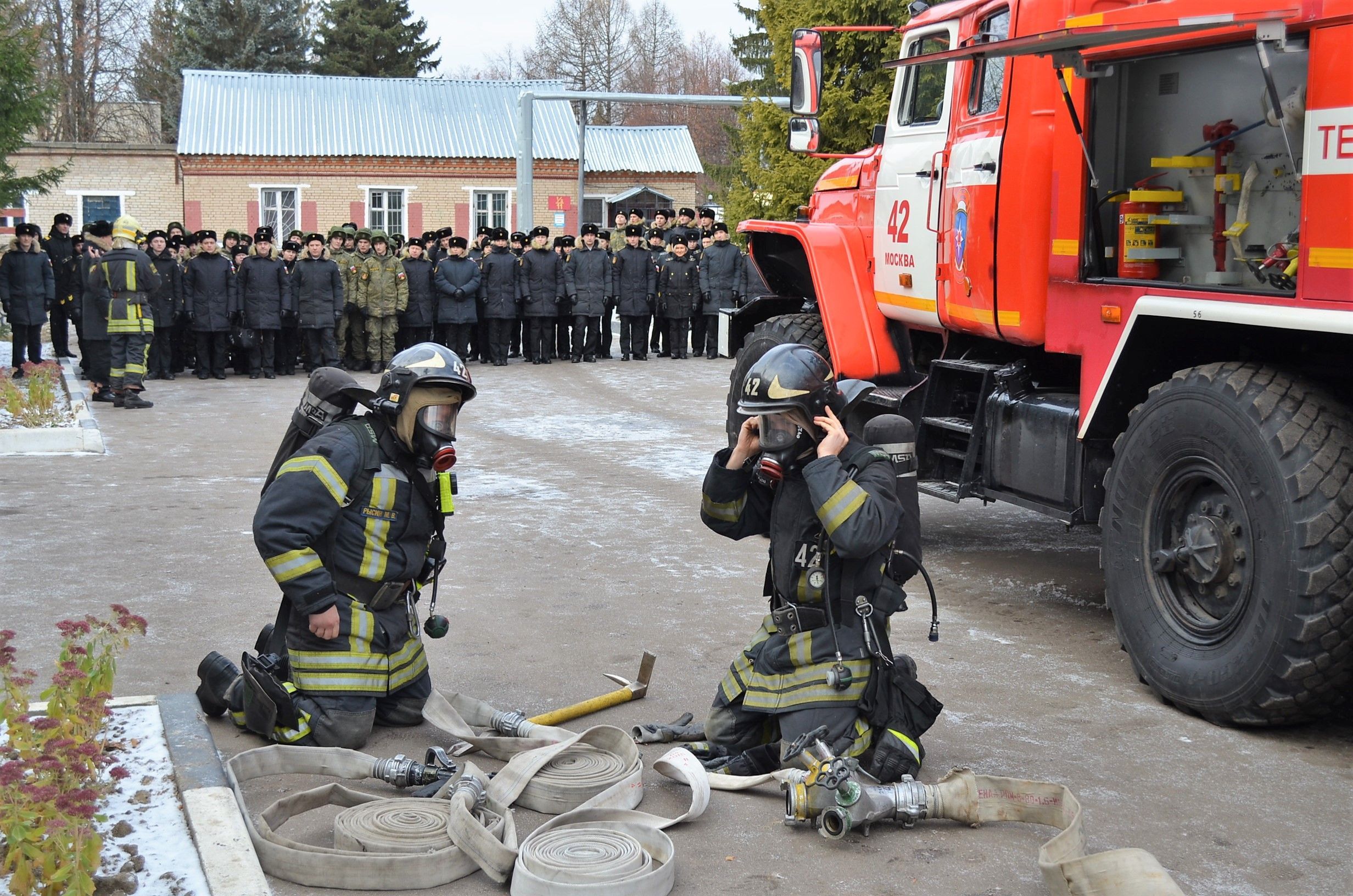 Сотрудники МЧС провели профилактическое занятие по пожарной безопасности с военнослужащими войсковой части №72064