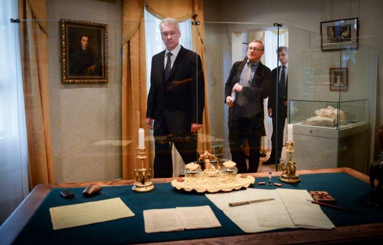 Путин и Собянин открыли отреставрированный дом-музей Тургенева