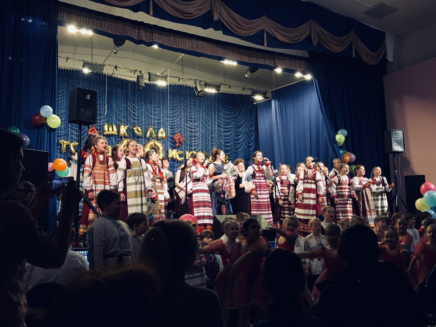 Долгожданное сорокалетие: в Детской школе искусств Михайлово-Ярцевского почти по-семейному отпраздновали знаменательную дату