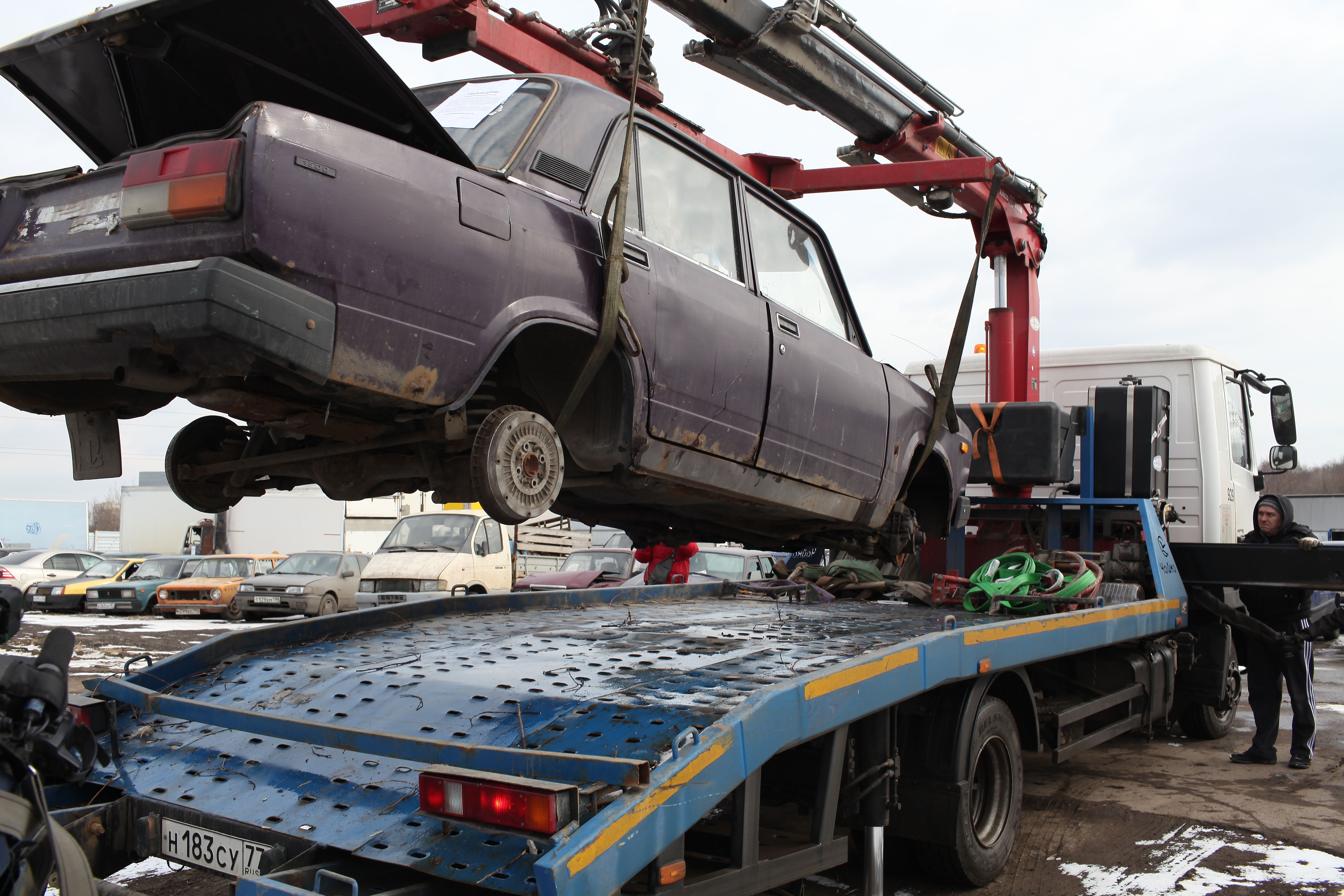 Рейд по обнаружению брошенных автомобилей пройдет в Киевском