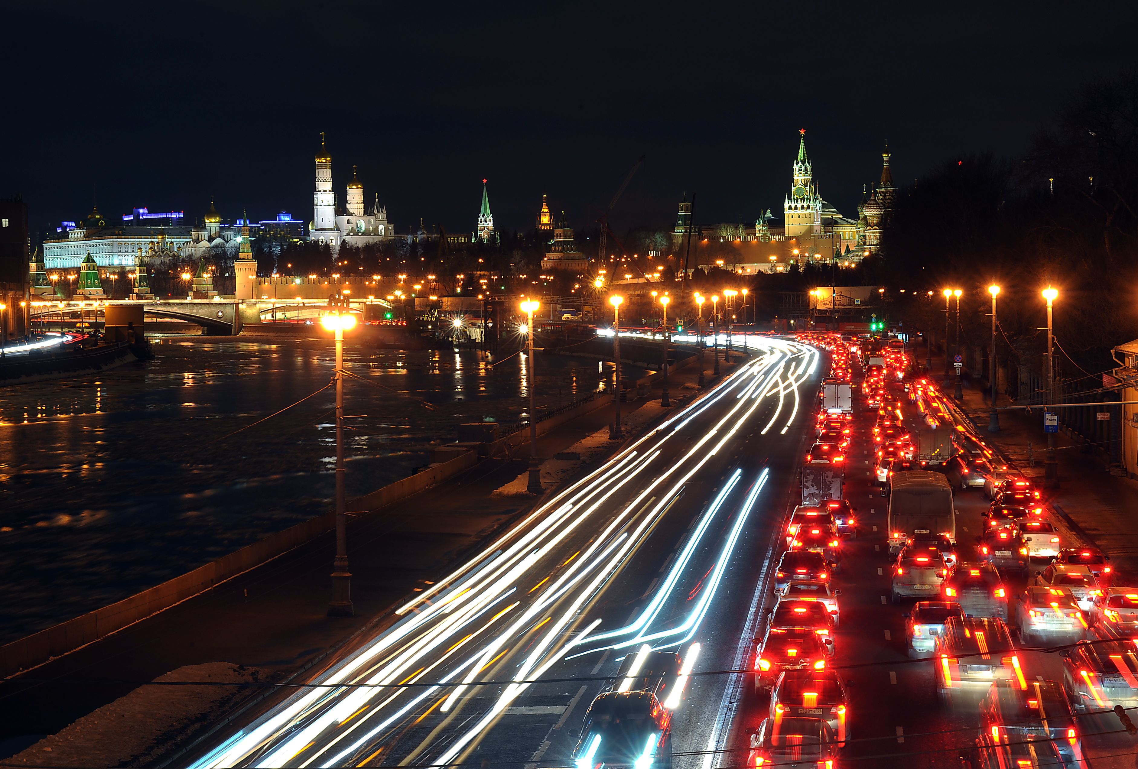 В самый раз москва. Москва Автострада Москва Сити. Ночные дороги Москвы. Москва ночью. Ночные пробки в Москве.