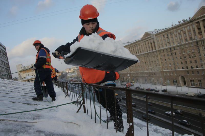 В Москве камеры будут контролировать уборку снега с крыш