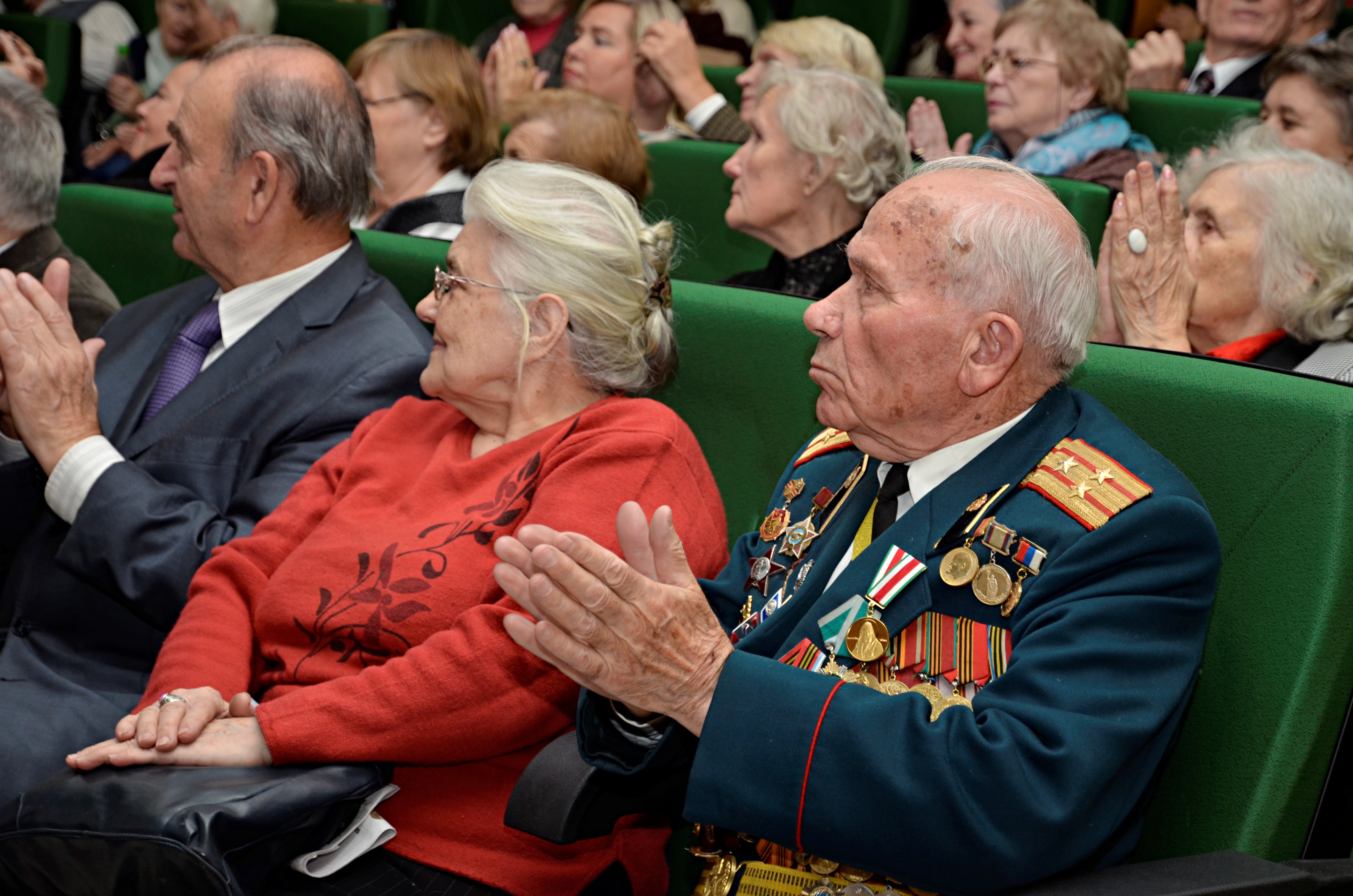 Собянин поздравил ветеранов с годовщиной контрнаступления в Битве за Москву