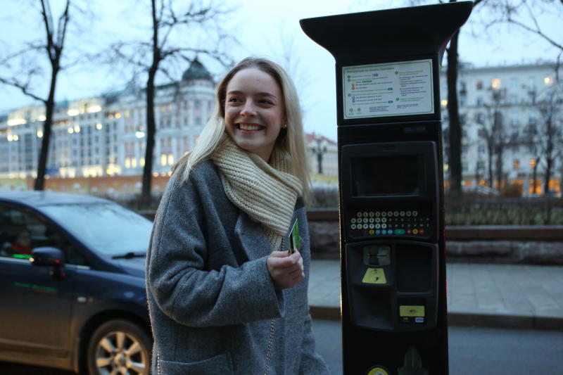 Бесплатную парковку введут в Москве в новогодние праздники