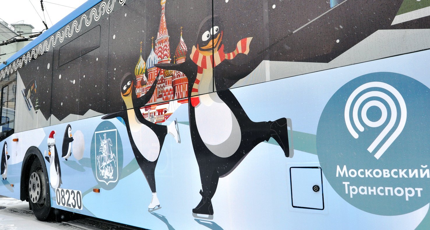 Пингвины на коньках начали «ездить» по Москве