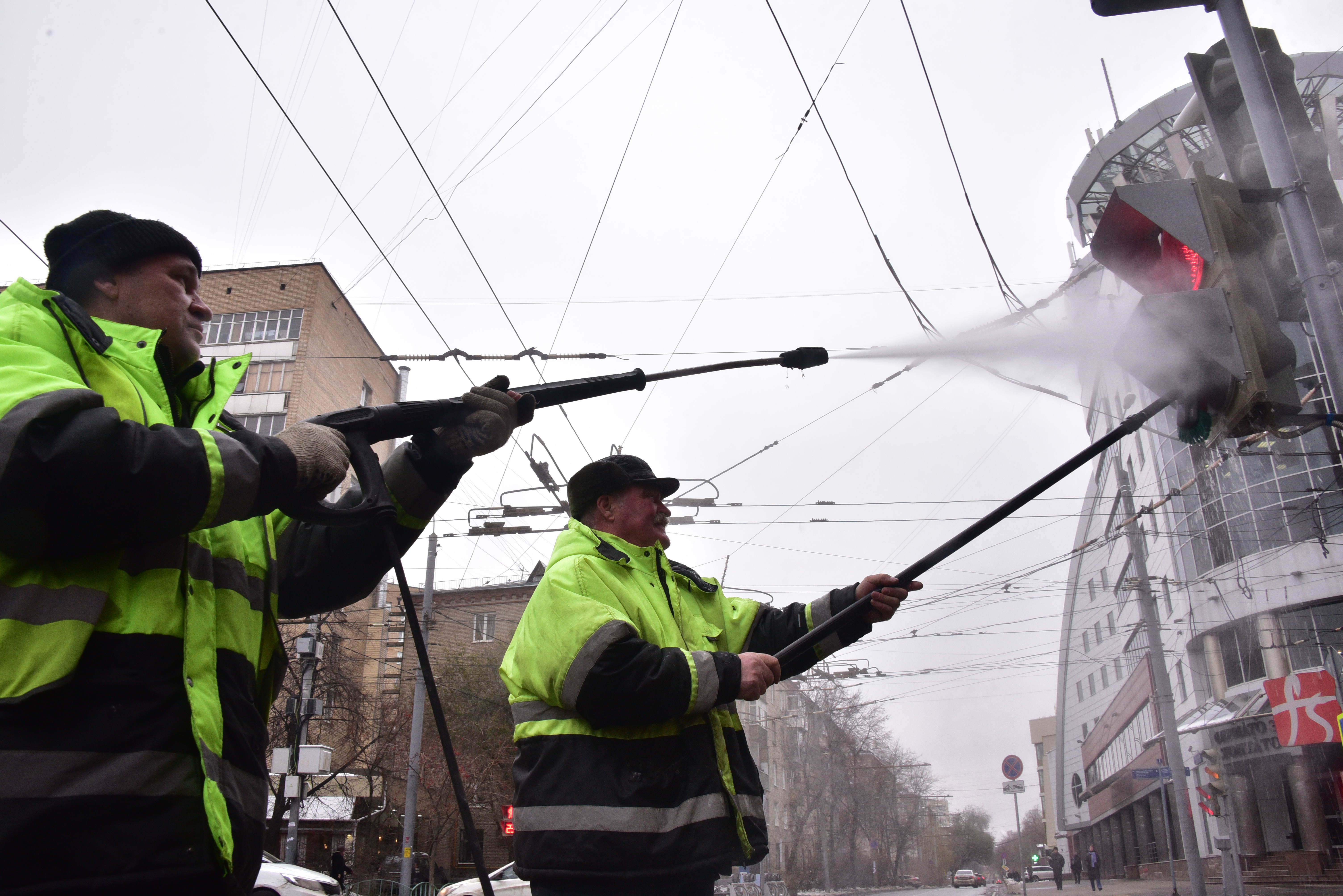 Москва подготовит к зиме светофоры и знаки на дорогах