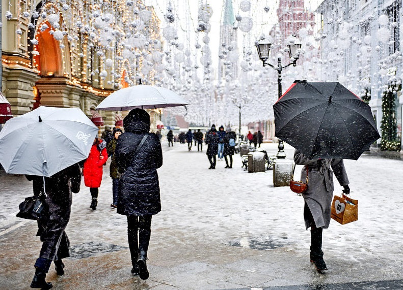 Синоптики Москвы предупредили о снежных заносах