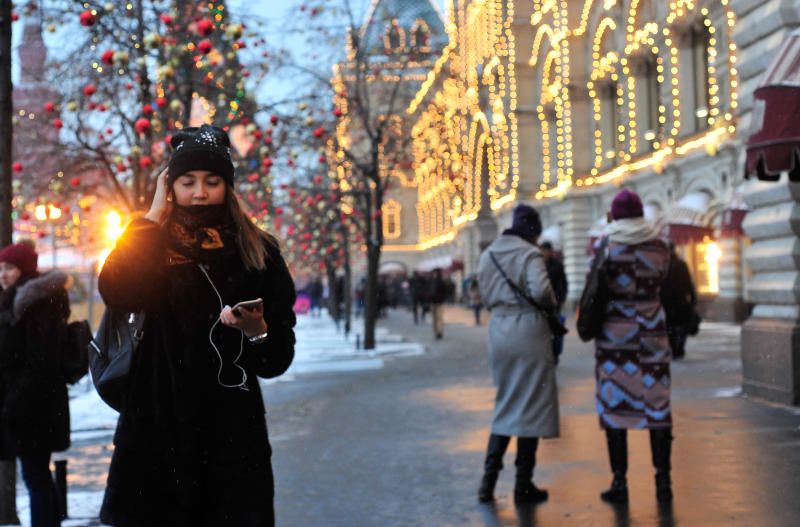 Четверг принесет снег и гололедицу в Москву