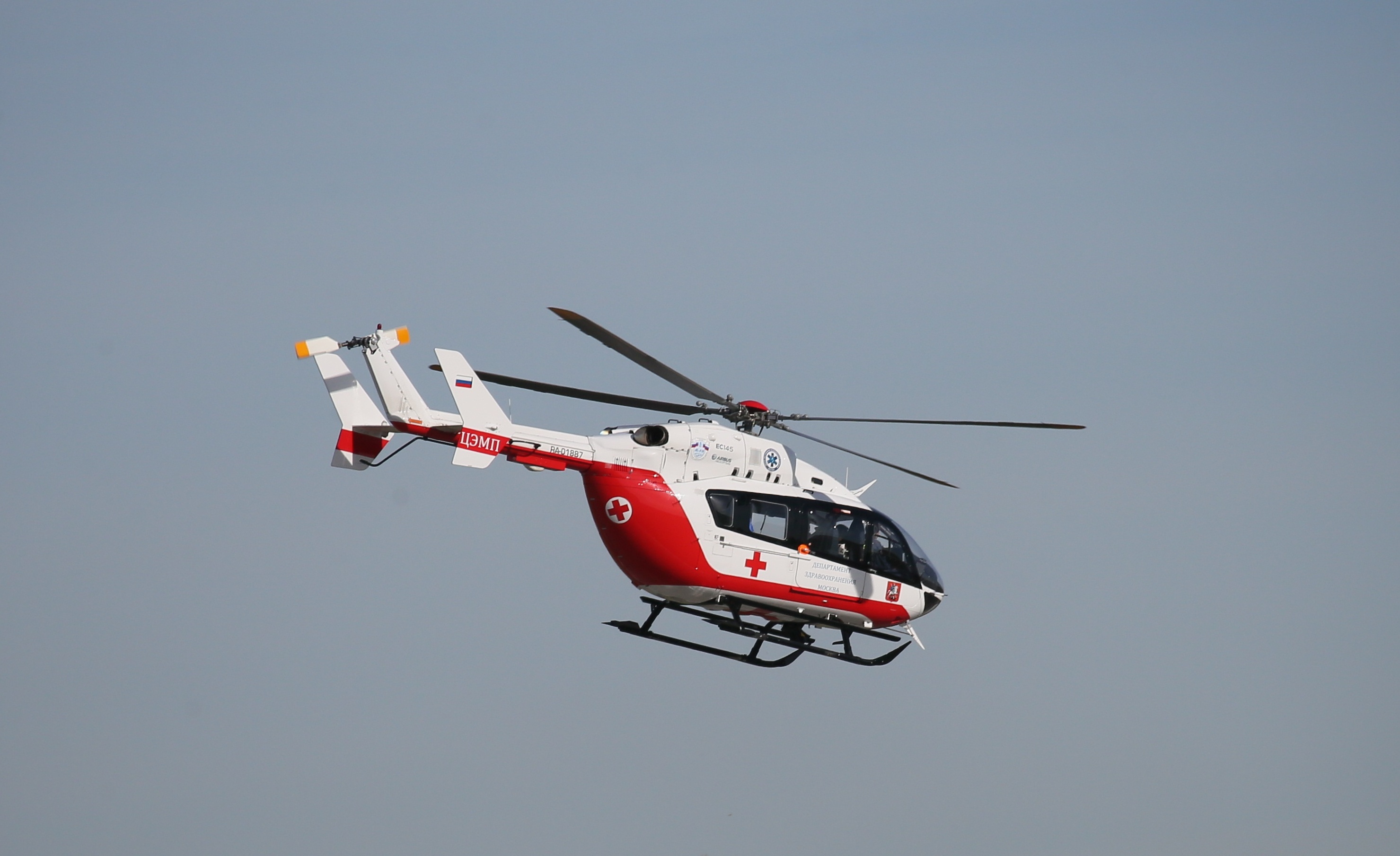 Вертолет эвакуировал пострадавших при дорожно-транспортном происшествии в Новой Москве