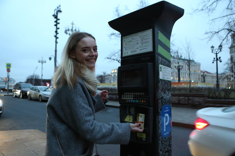 Водителям помогут разобраться в новых правилах парковки в Москве. Фото: архив