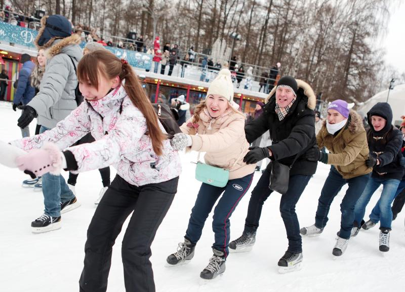 Ледовые площадки Москвы приняли более 60 тысяч человек в День студента