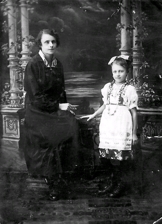 Людмила Дикунова с матерью. Фото предоставил Александр Хамулин