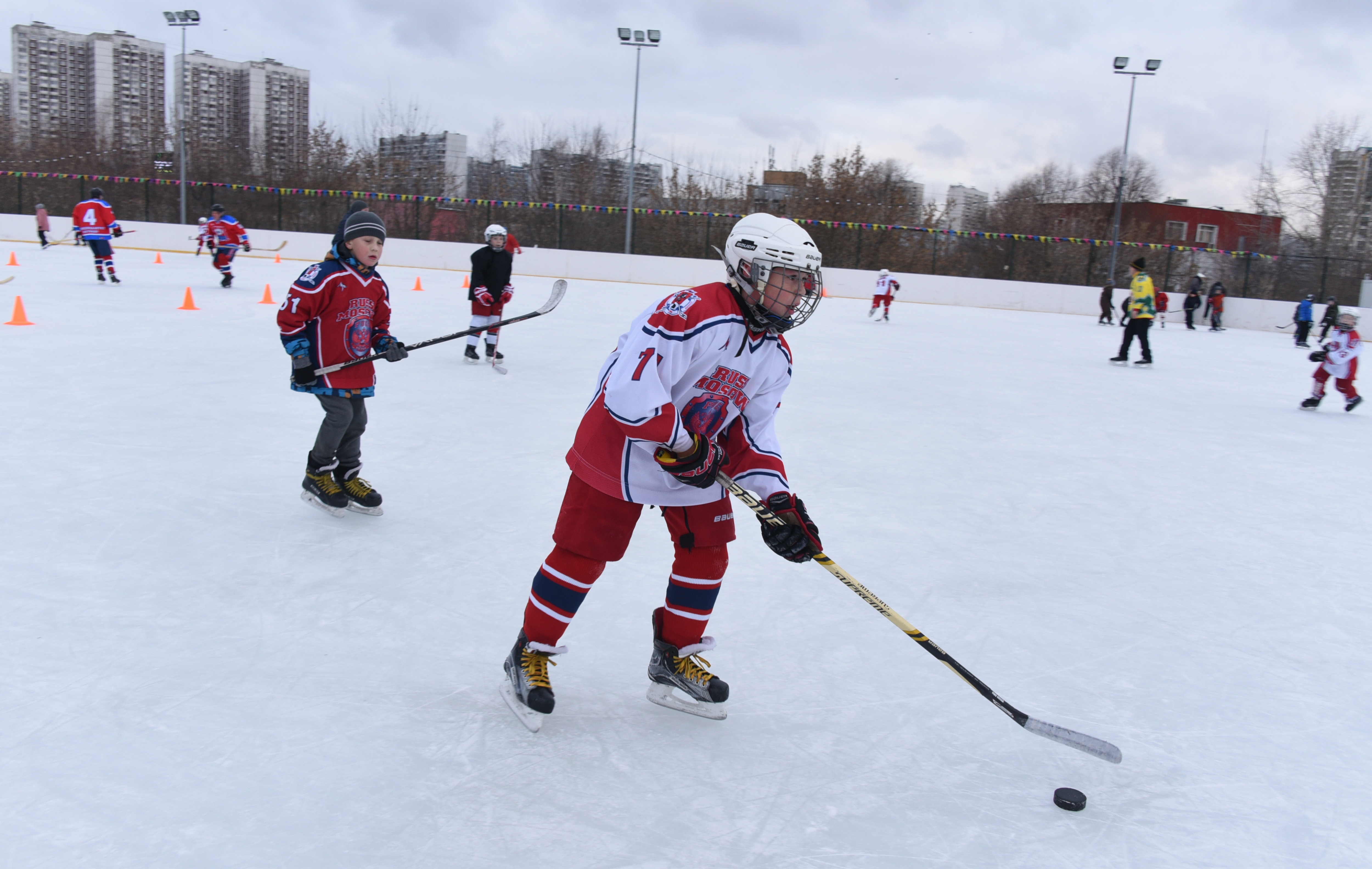 В 2019 году хоккейную коробку в Роговском приведут в порядок. Фото: архив, «Вечерняя Москва»