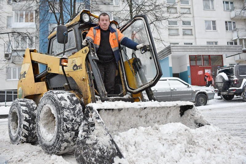 Всего с начала сезона вывезли 3620 кубических метров снега. Фото: Пелагия Замятина, «Вечерняя Москва»