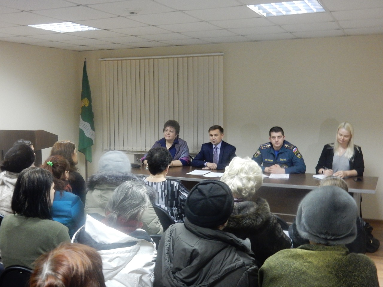Сотрудники МЧС приняли участие во встречах с населением поселений Троицкого округа столицы