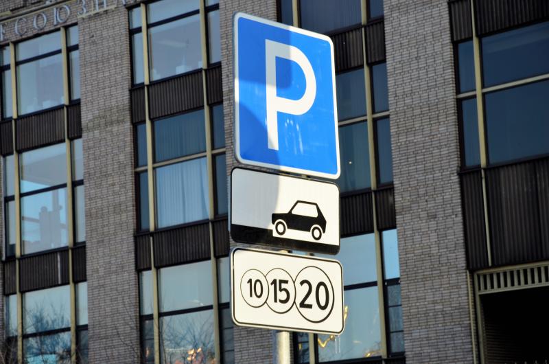 Автовладельцы столицы подали примерно 18 тысяч заявок на парковочные разрешения с начала года