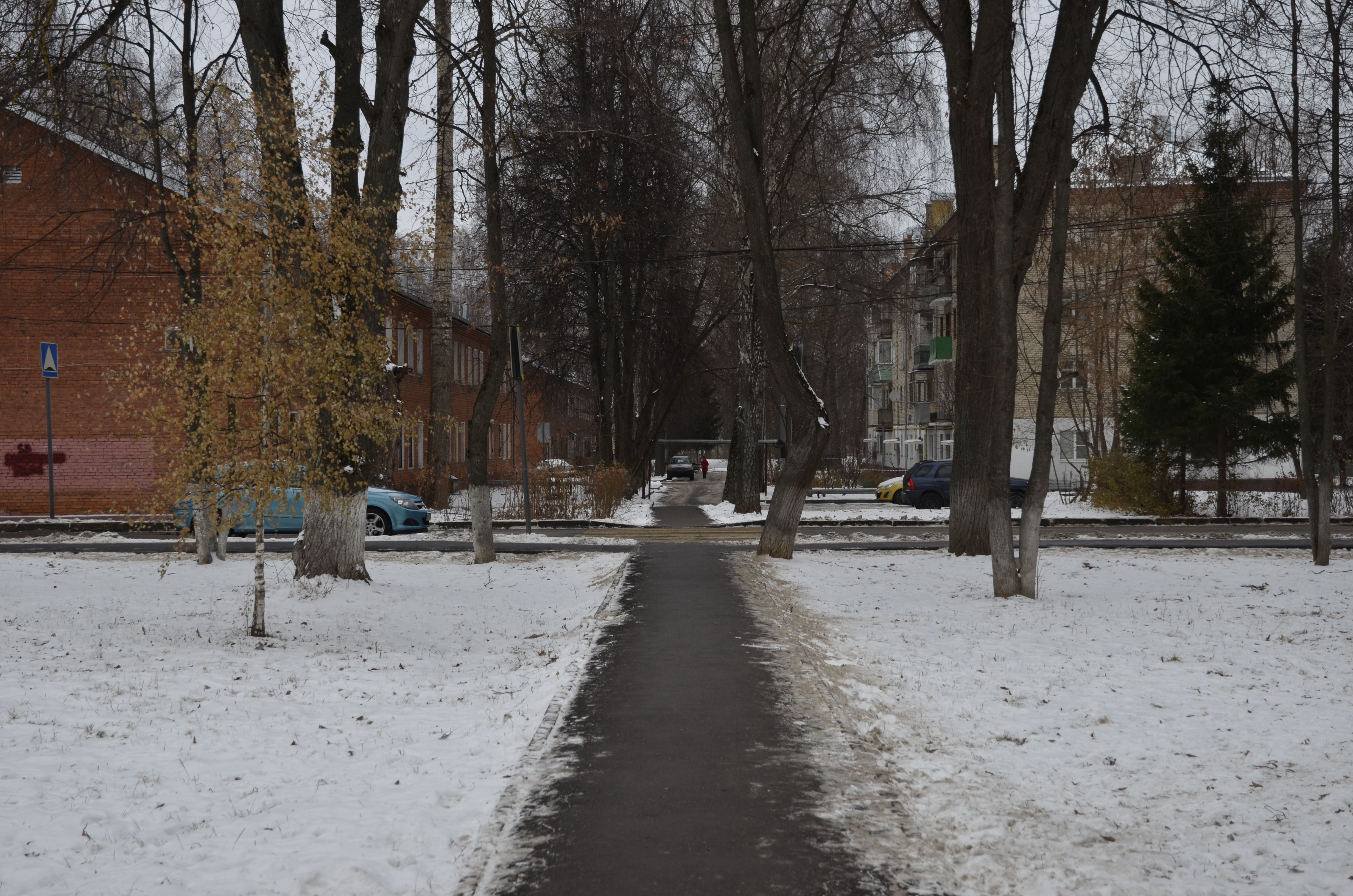 Специалисты положат новый тротуар во Внуковском