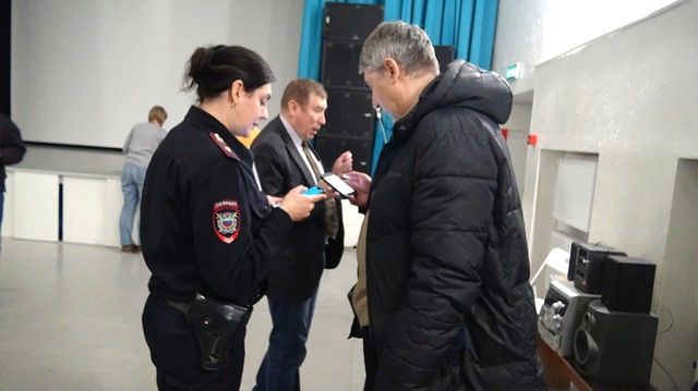 Член Общественного совета при УВД по ТиНАО принял участие в отчёте участковых уполномоченных полиции перед жителями Троицка