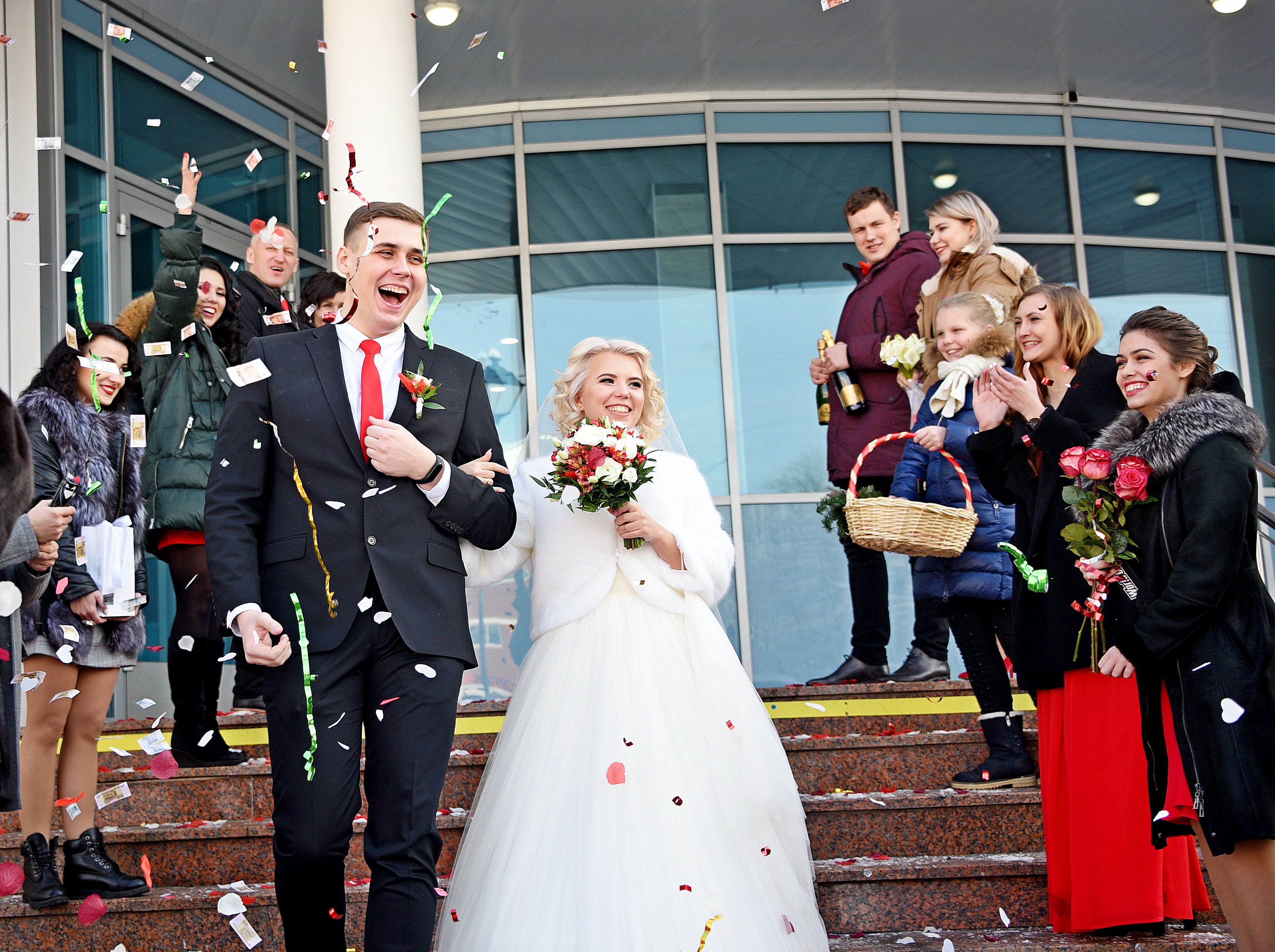 Почти тысяча пар в Москве поженятся 7 и 9 марта