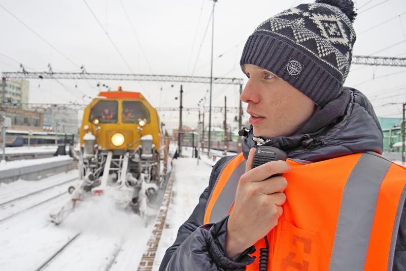 Последствия снегопада устраняют в Москве