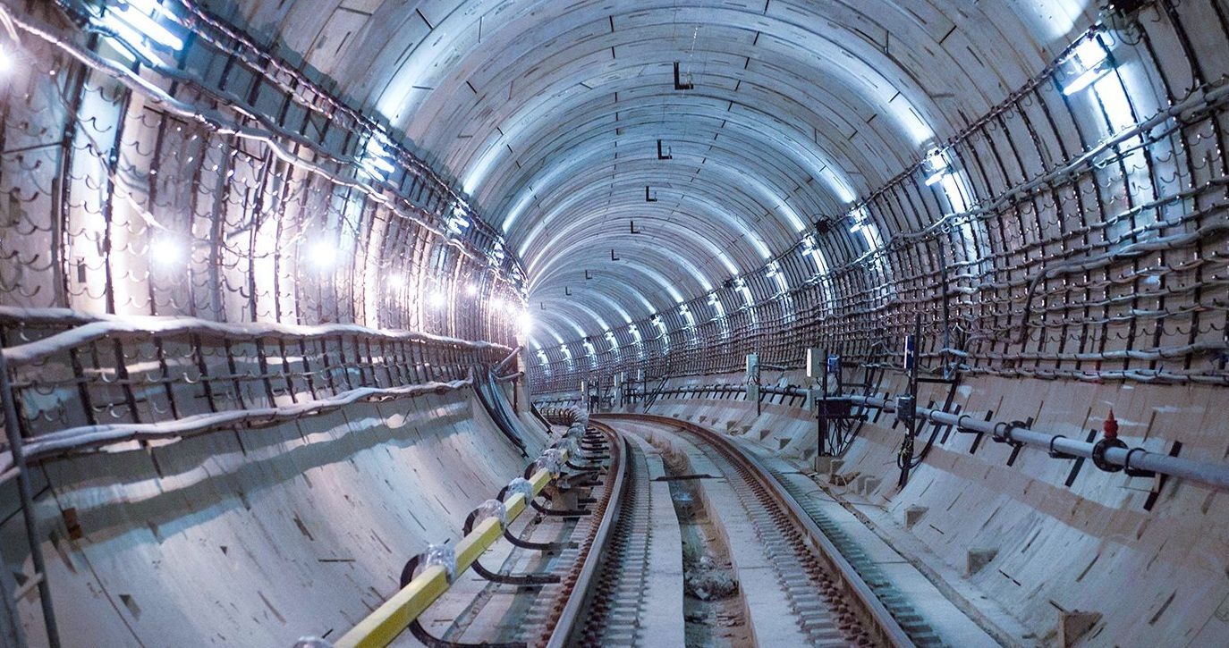 Виброустойчивые светильники установят в тоннелях метро Москвы