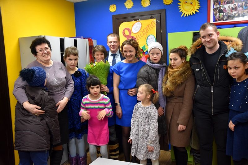 Сотрудники полиции УВД по ТиНАО поздравили воспитанниц и педагогов подшефных детских домов