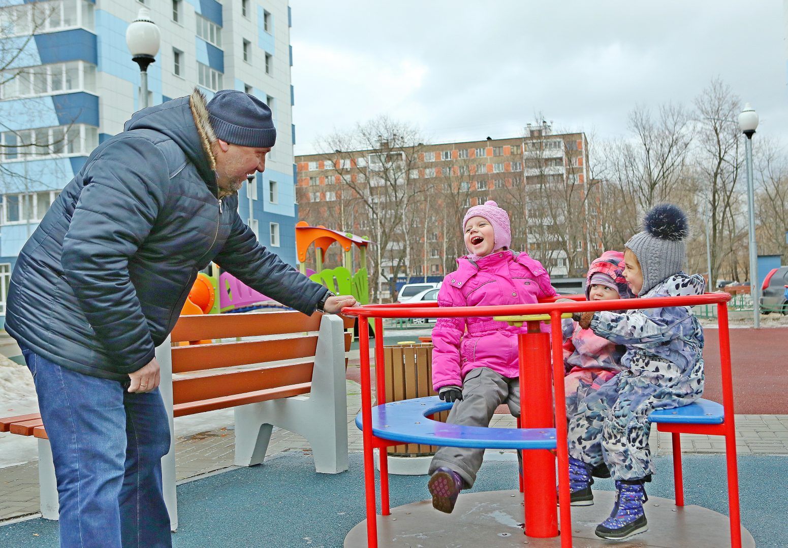Ремонт детских площадки проведут в Роговском. Фото: Алексей Орлов, «Вечерняя Москва»