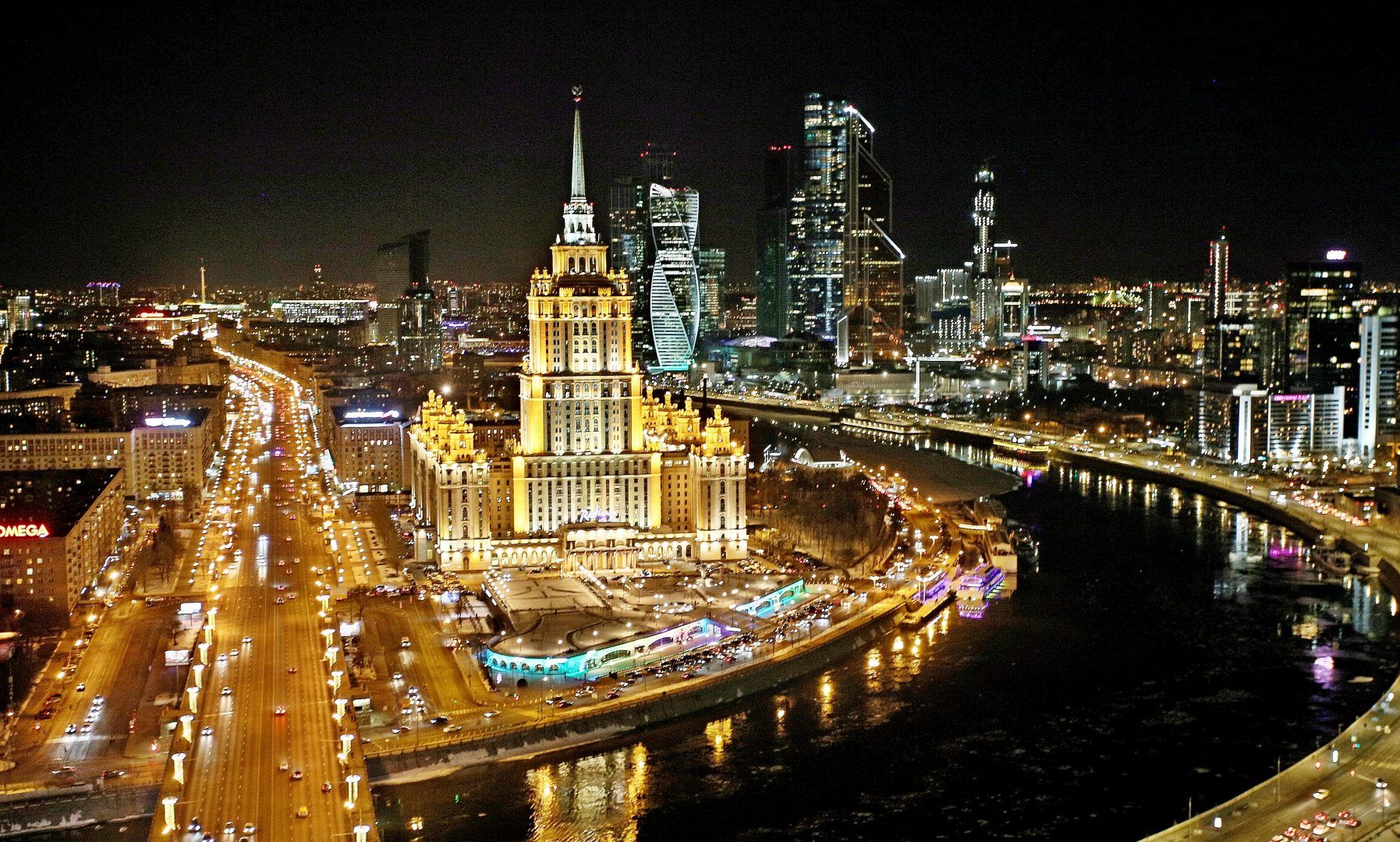 Фасадное освещение всех 130 московских офисов отключат в знак заботы о будущем планеты. Фото: Антон Гердо, «Вечерняя Москва»