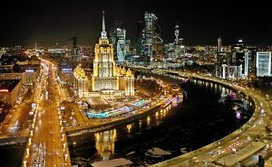 Подсветка зданий и мостов работала в столице всю Рождественскую ночь. Фото: архив, «Вечерняя Москва»