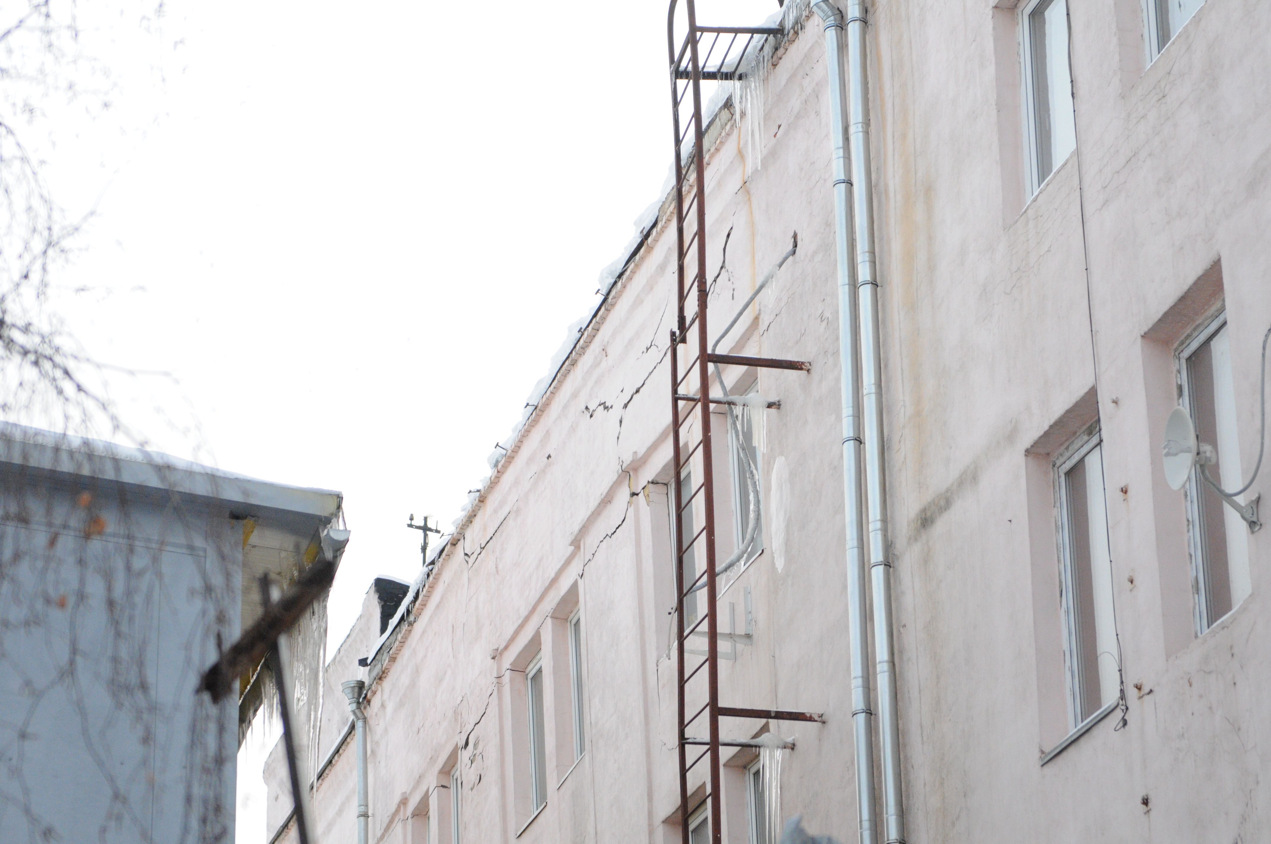 Специалисты отремонтируют фасады и кровли домов в Воскресенском. Фото: архив, «Вечерняя Москва»