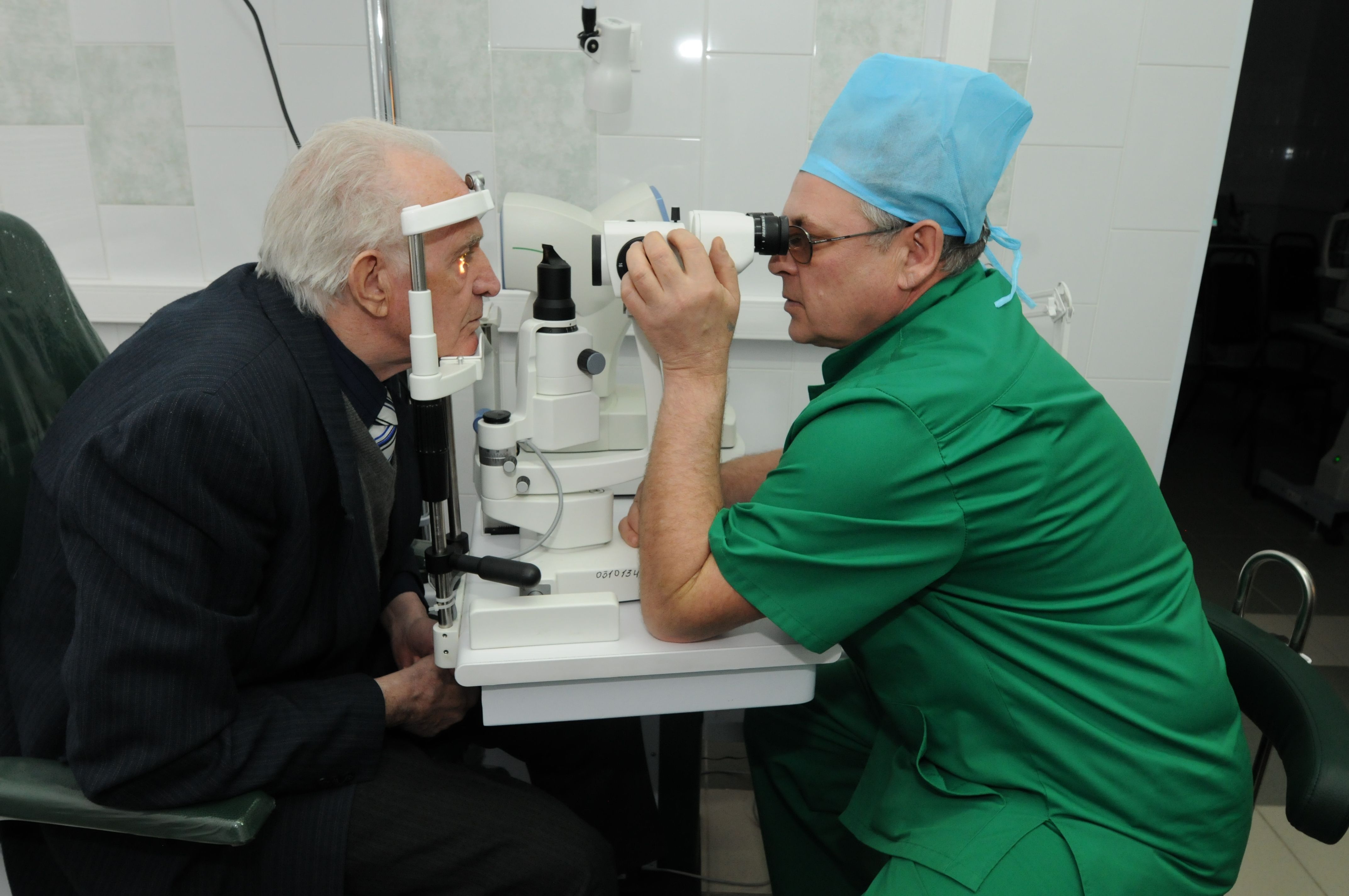 Пациентам старше 39 лет важно проходить обследование на выявление глаукомы. Фото: Петр Болховитинов