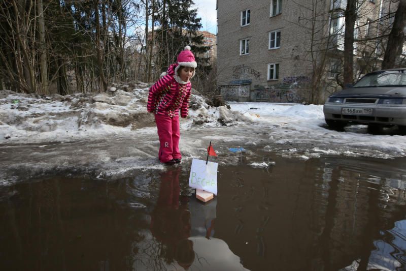 Выпавший в Москве за минувшие сутки снег растает к 17 марта