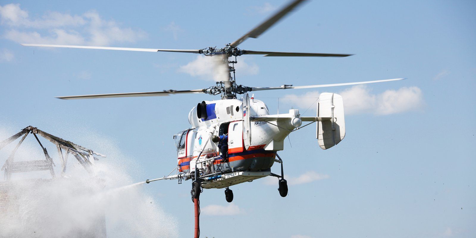 25 лет назад в Москве появилась первая в России вертолетная пожарноспасательная служба