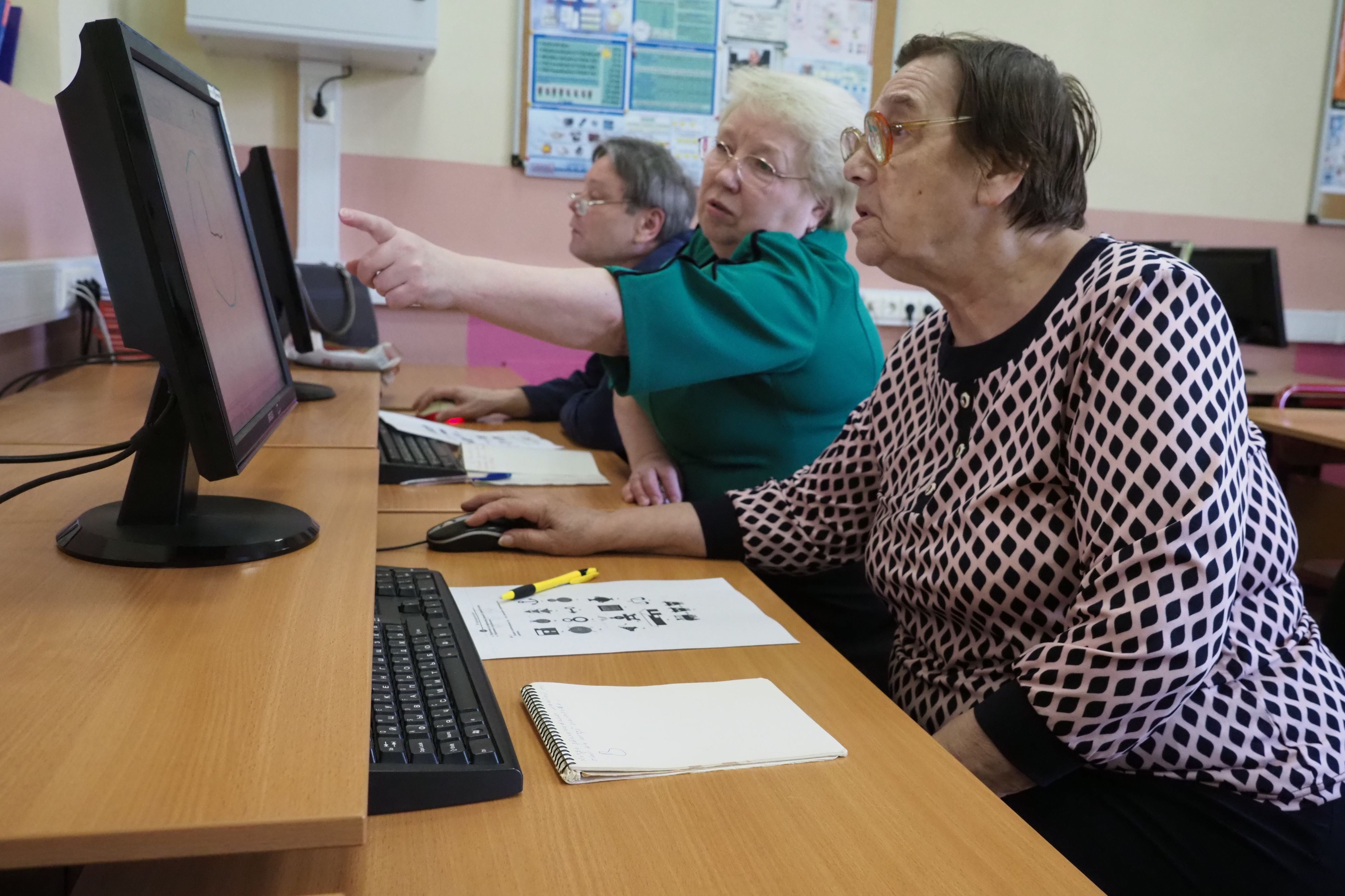 Почти 30 тысяч пенсионеров изучают информационные технологии в Москве