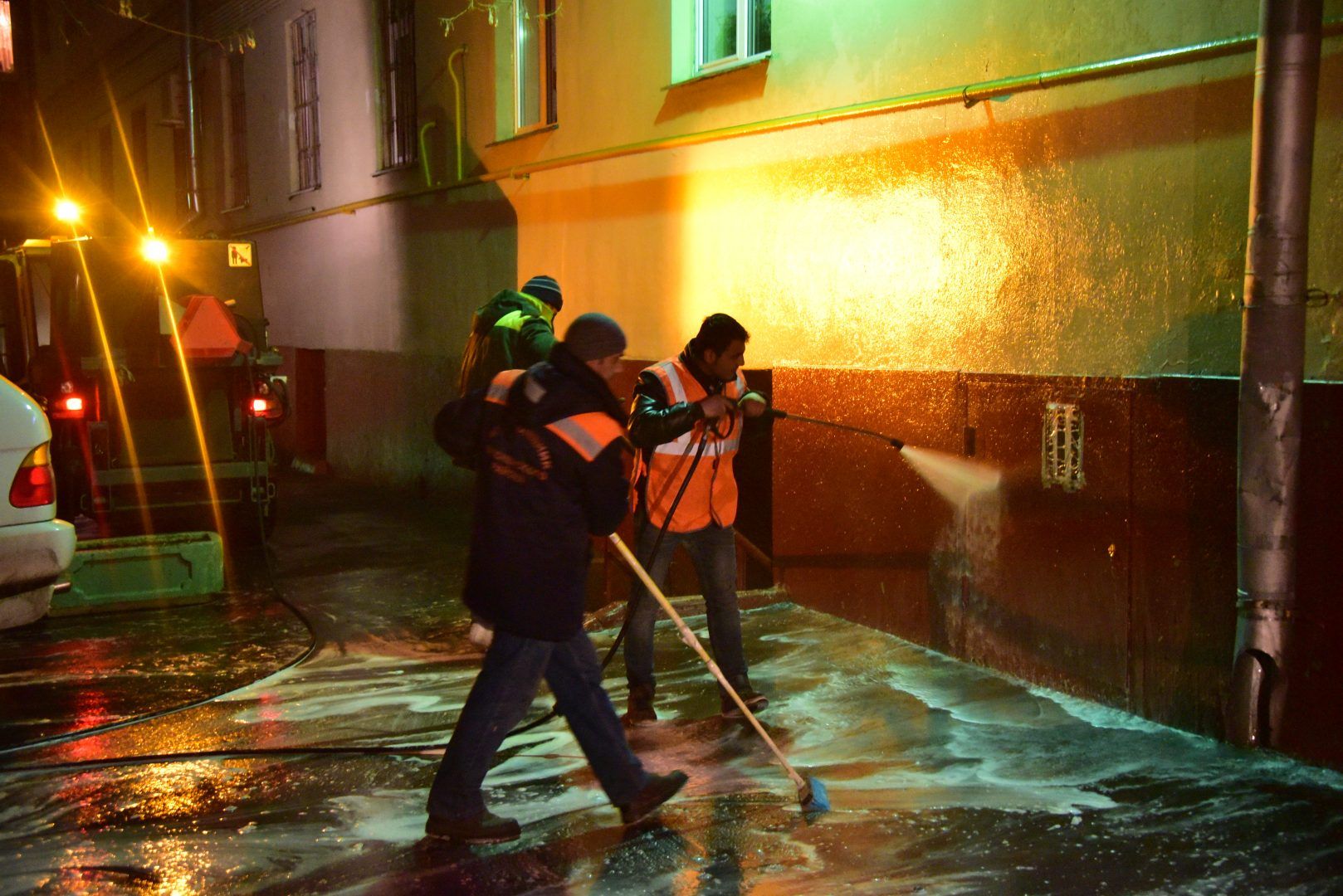 Работы идут по двум улицам. Фото: Антон Гердо, «Вечерняя Москва»
