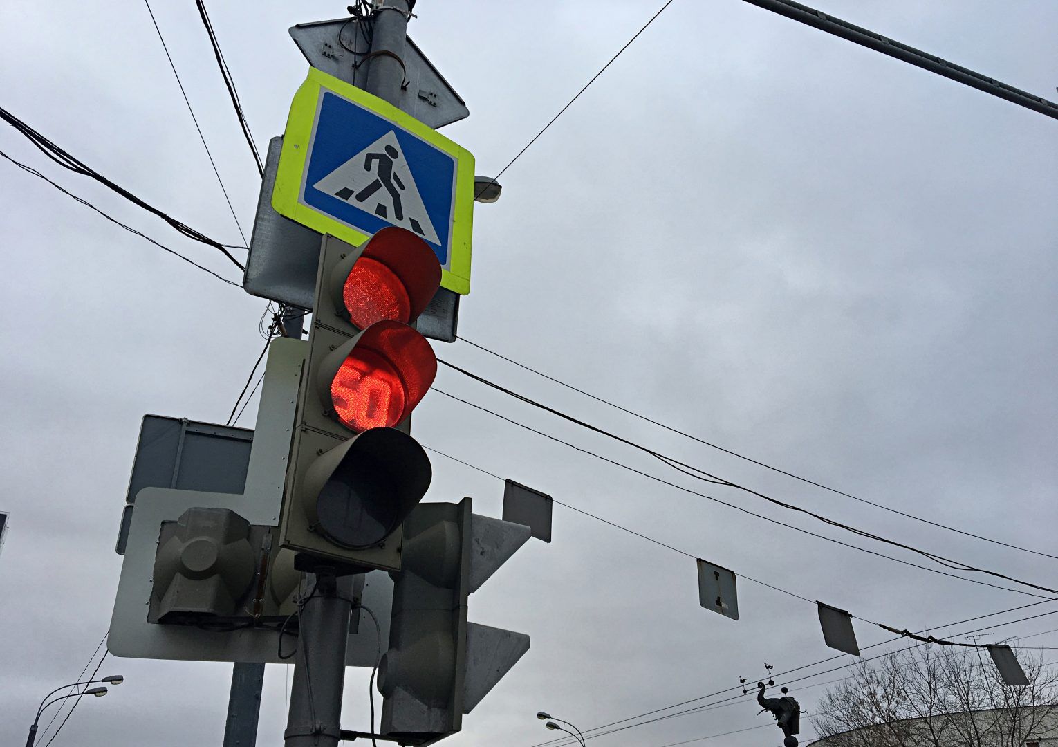 Восстановление светофоров провели в Кокошкине. Фото: Анна Быкова