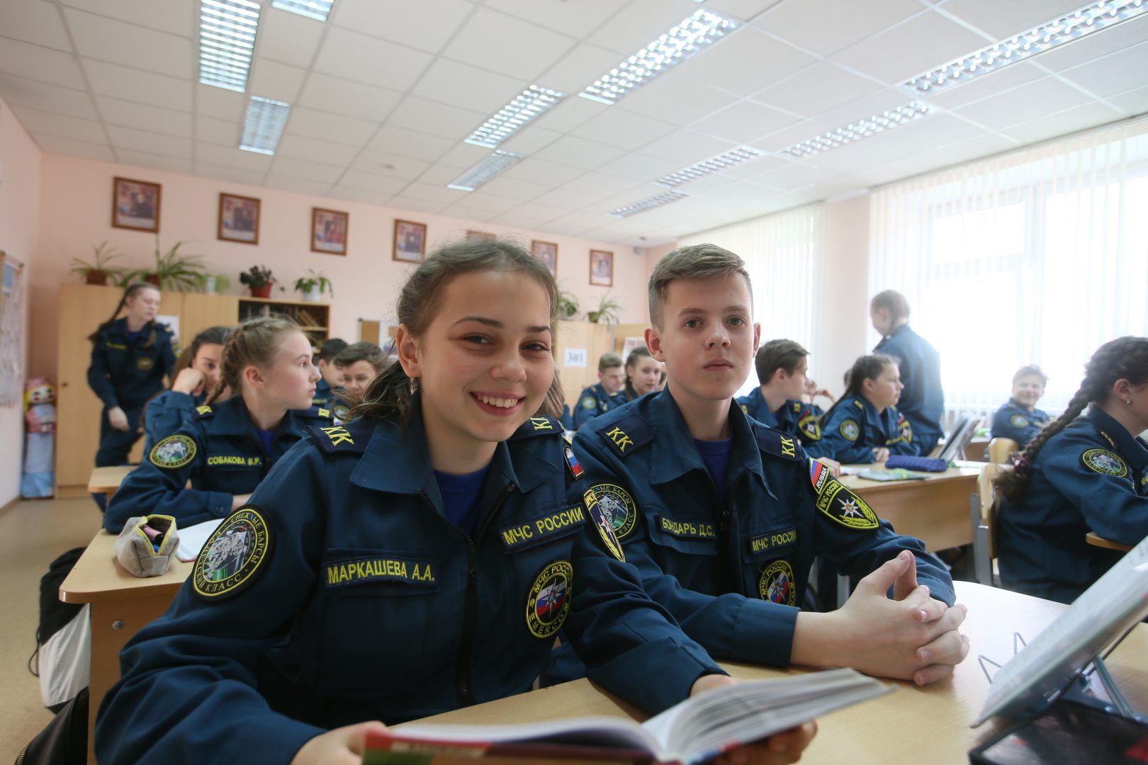 Настя Маркашева и Дима Бондарь на уроке. Фото: Виктор Смольянинов