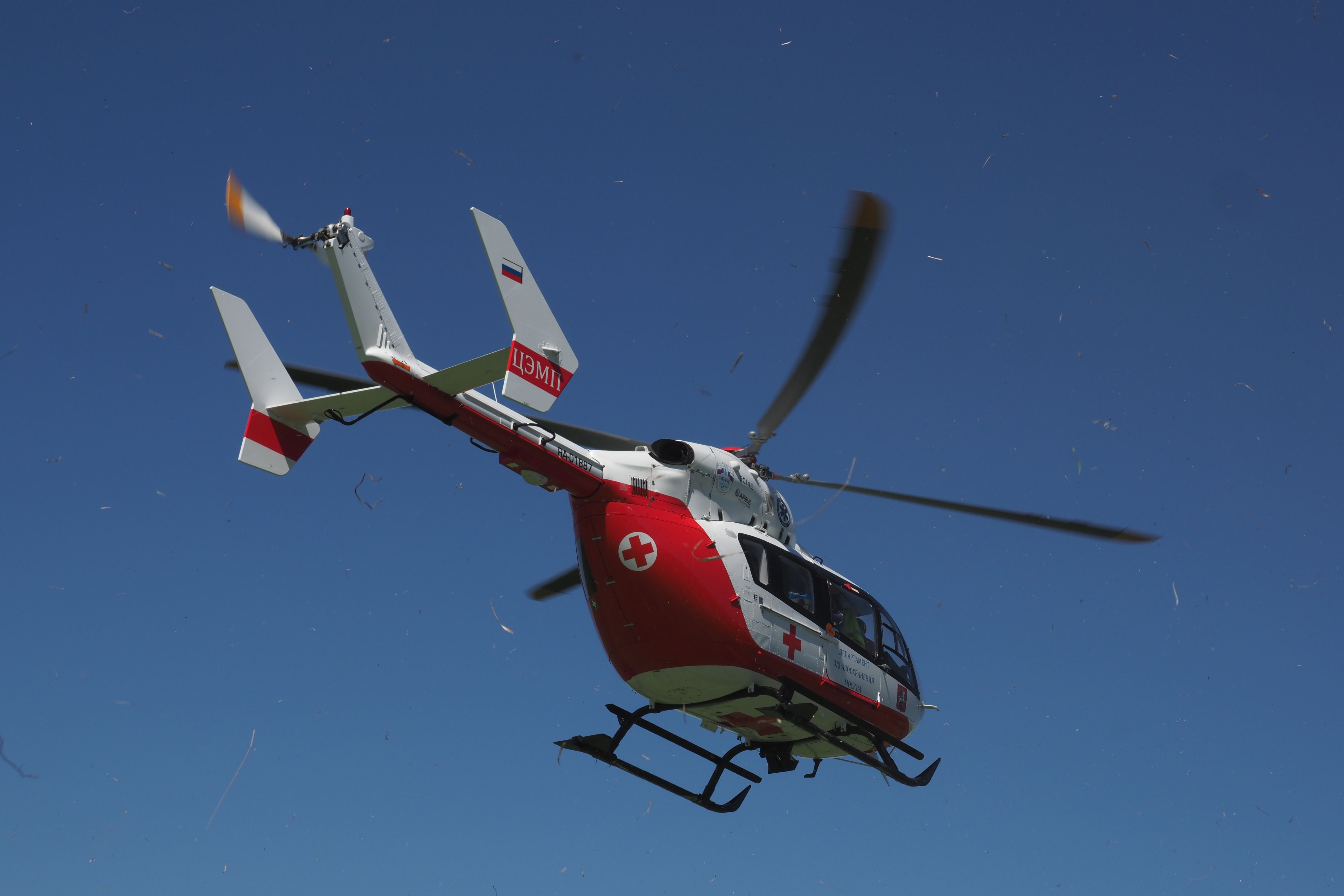 Вертолет МАЦ эвакуировал упавшую с высоты девочку в Новой Москве