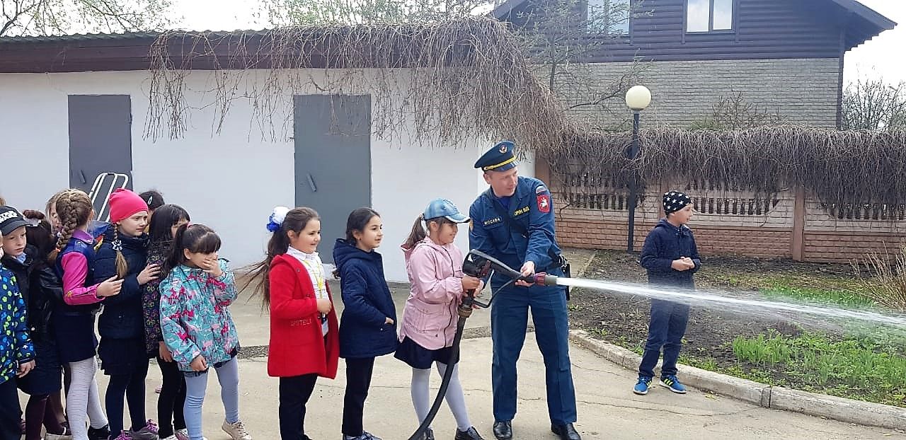 Московские огнеборцы провели квест «Школа пожарной безопасности»