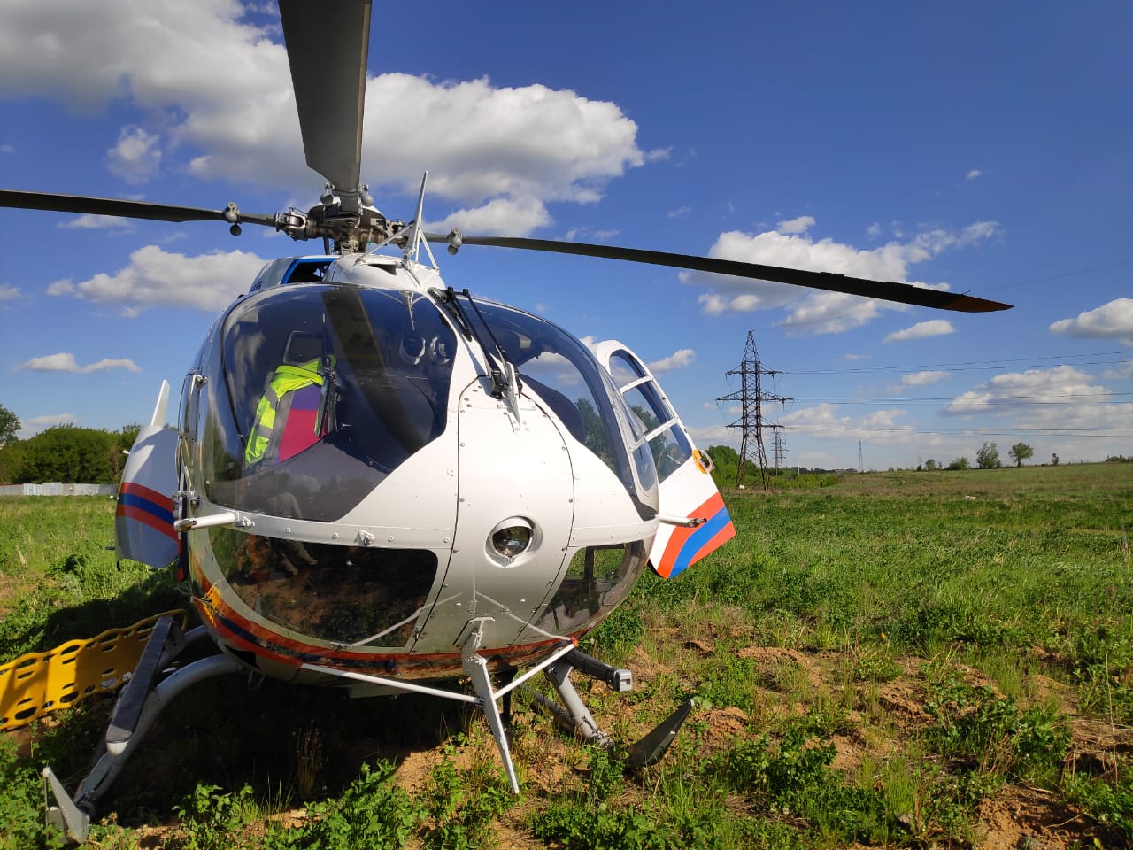 вертолет Московского авиационного центра вылетел по вызову на место ДТП