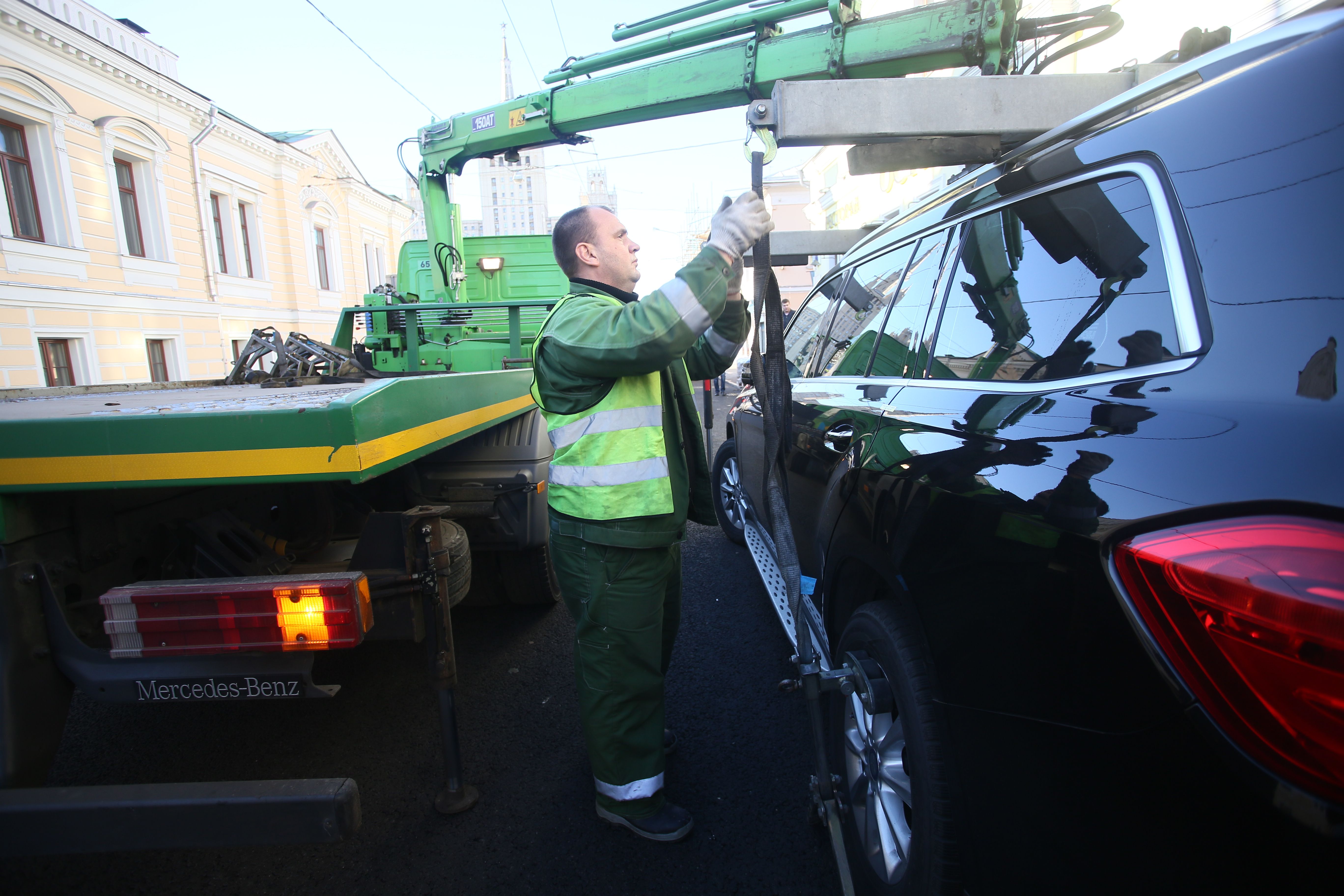Владельцы эвакуированных машин оценили помощь виртуального оператора в Москве