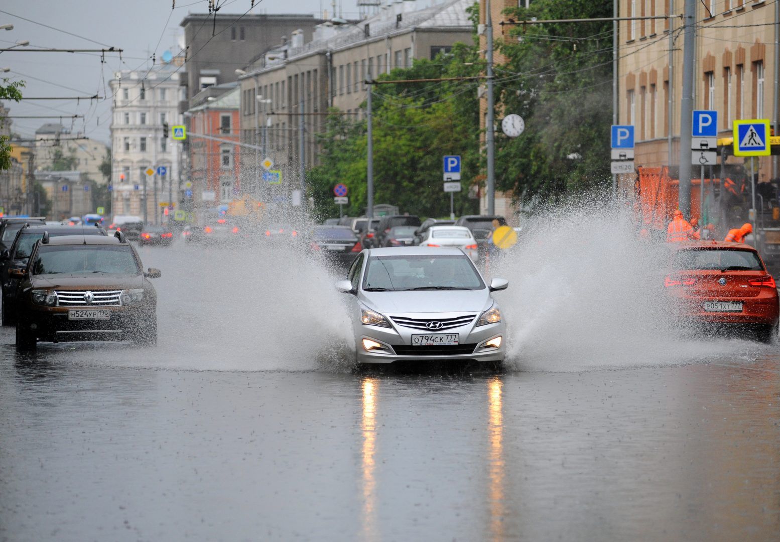 Дожди ожидаются до конца дня. Фото: Александр Кожохин