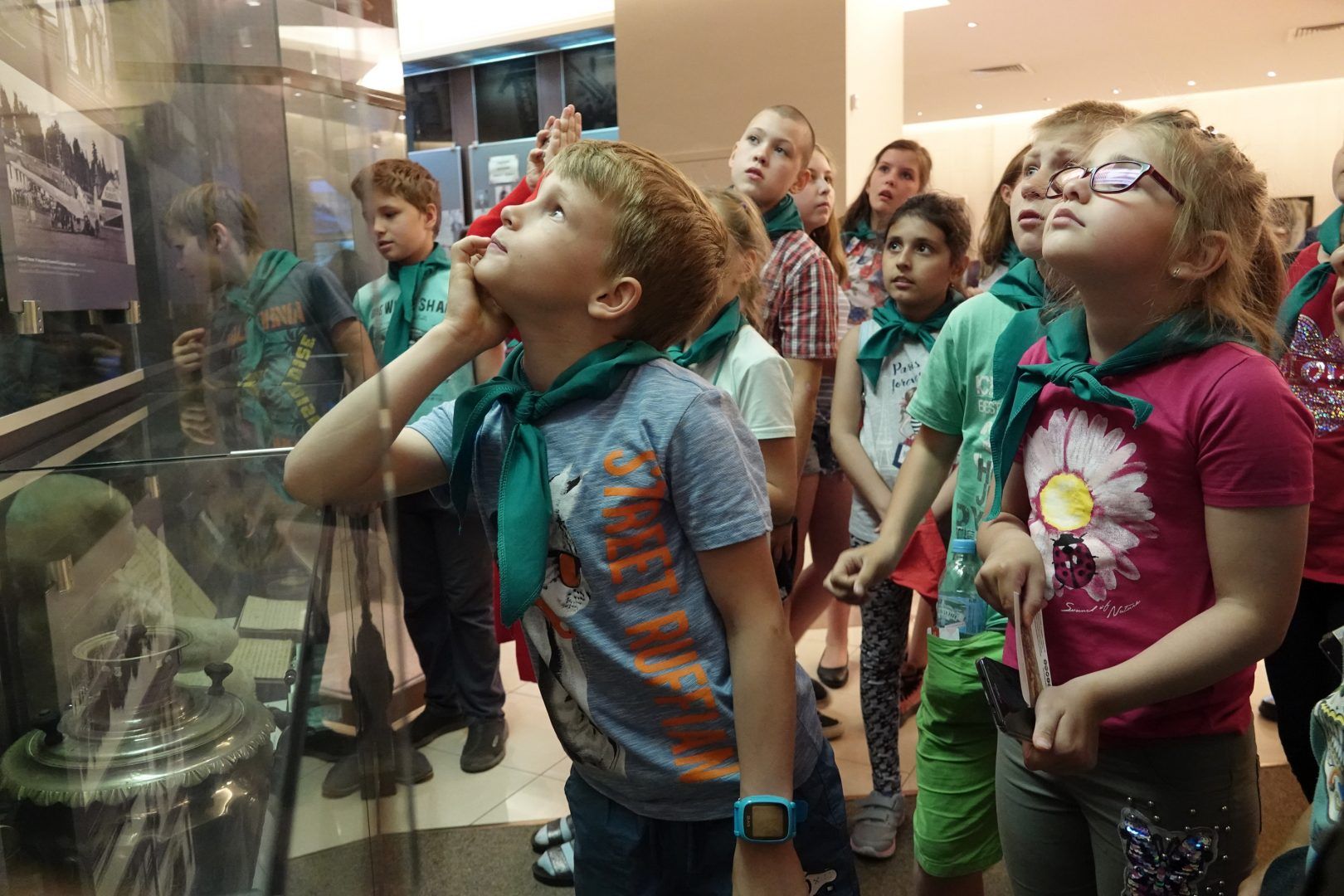 4 июня 2019 года. Ученики школ ТиНАО посетили Музей Героев в рамках «Московской смены». Фото: Виктор Хабаров
